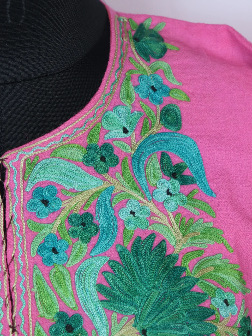 Kashmiri Pheran In Pink Raffal Wool With Aari Embroidery | Mubashira - Image 3